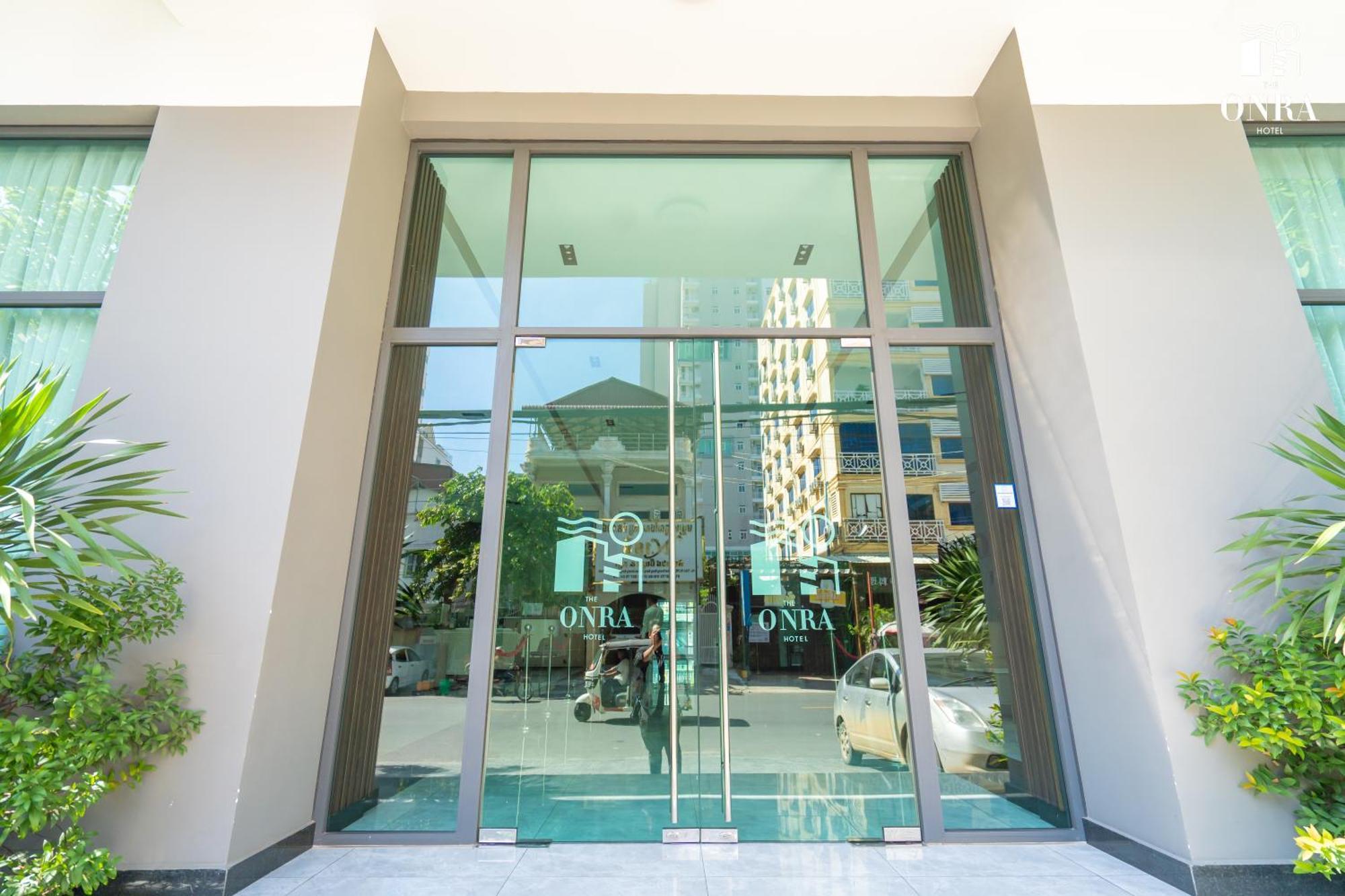 The Onra Hotel Phnom Pen Exterior foto